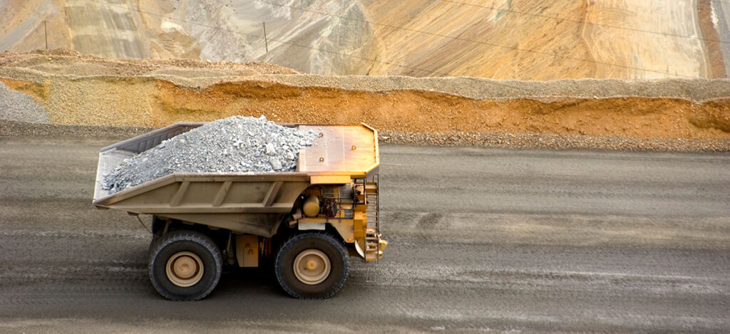 private-networks-mining-big-truck-field